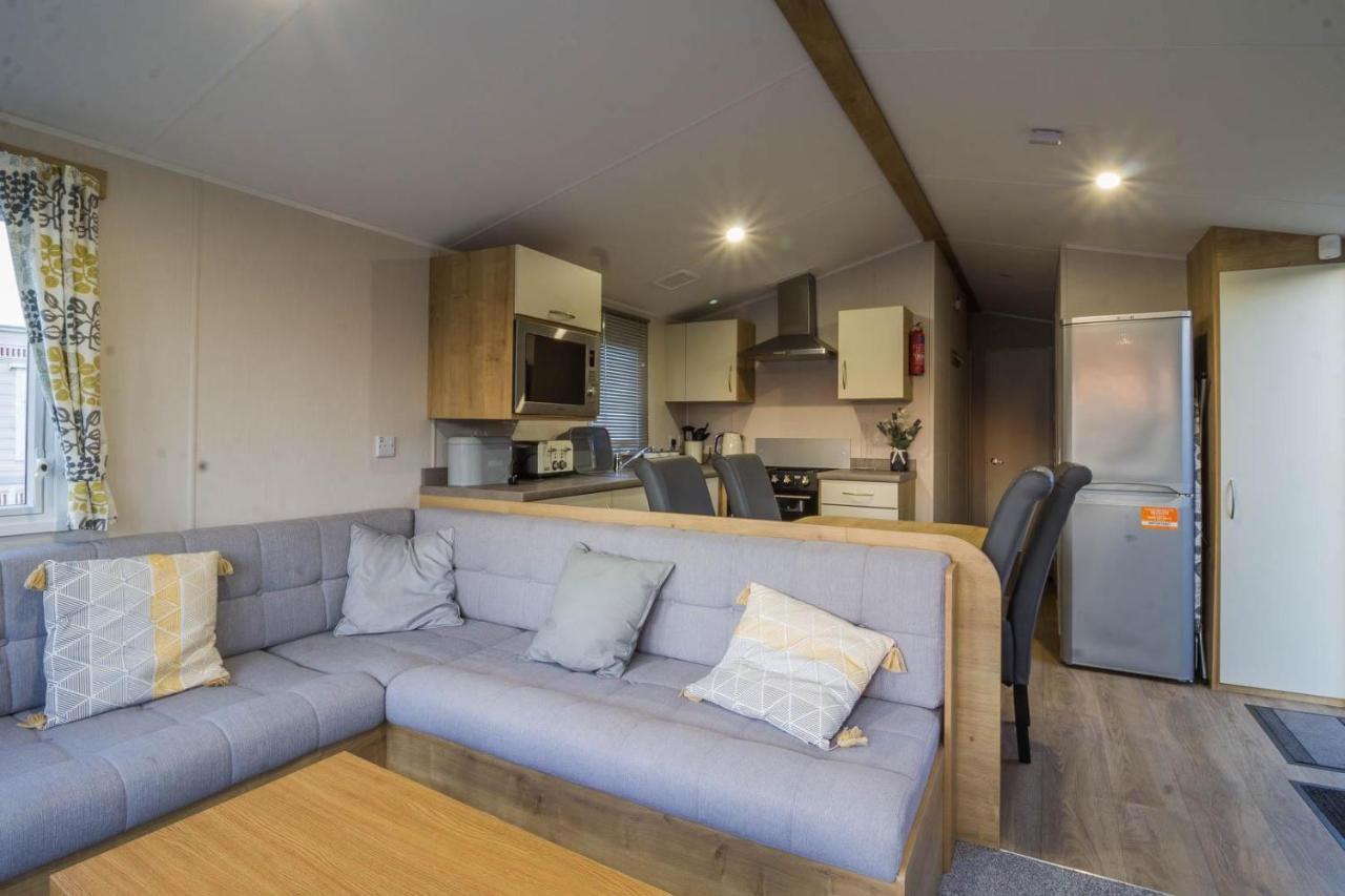 Brilliant 8 Berth Caravan At Southview In Ref 33005ml Campsite *