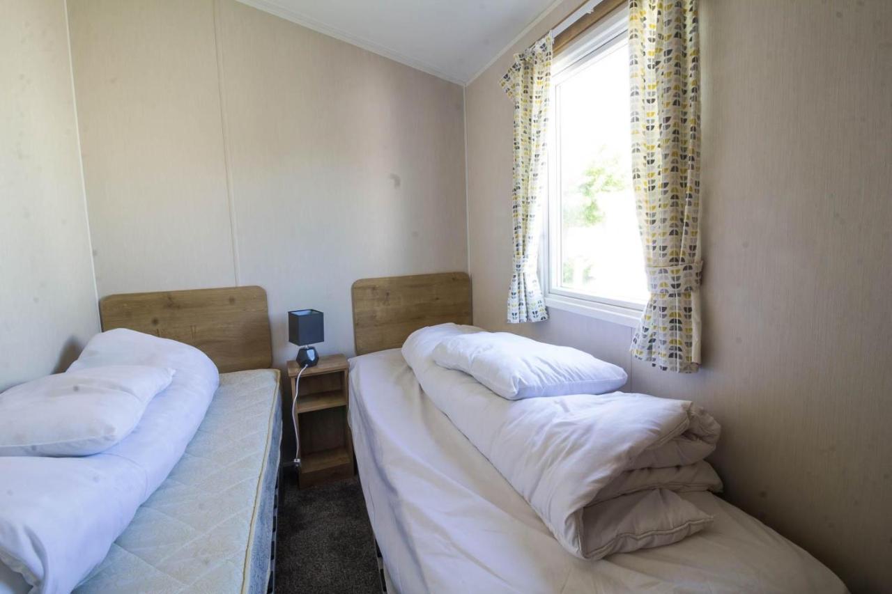 Brilliant 8 Berth Caravan At Southview In Ref 33005ml Campsite