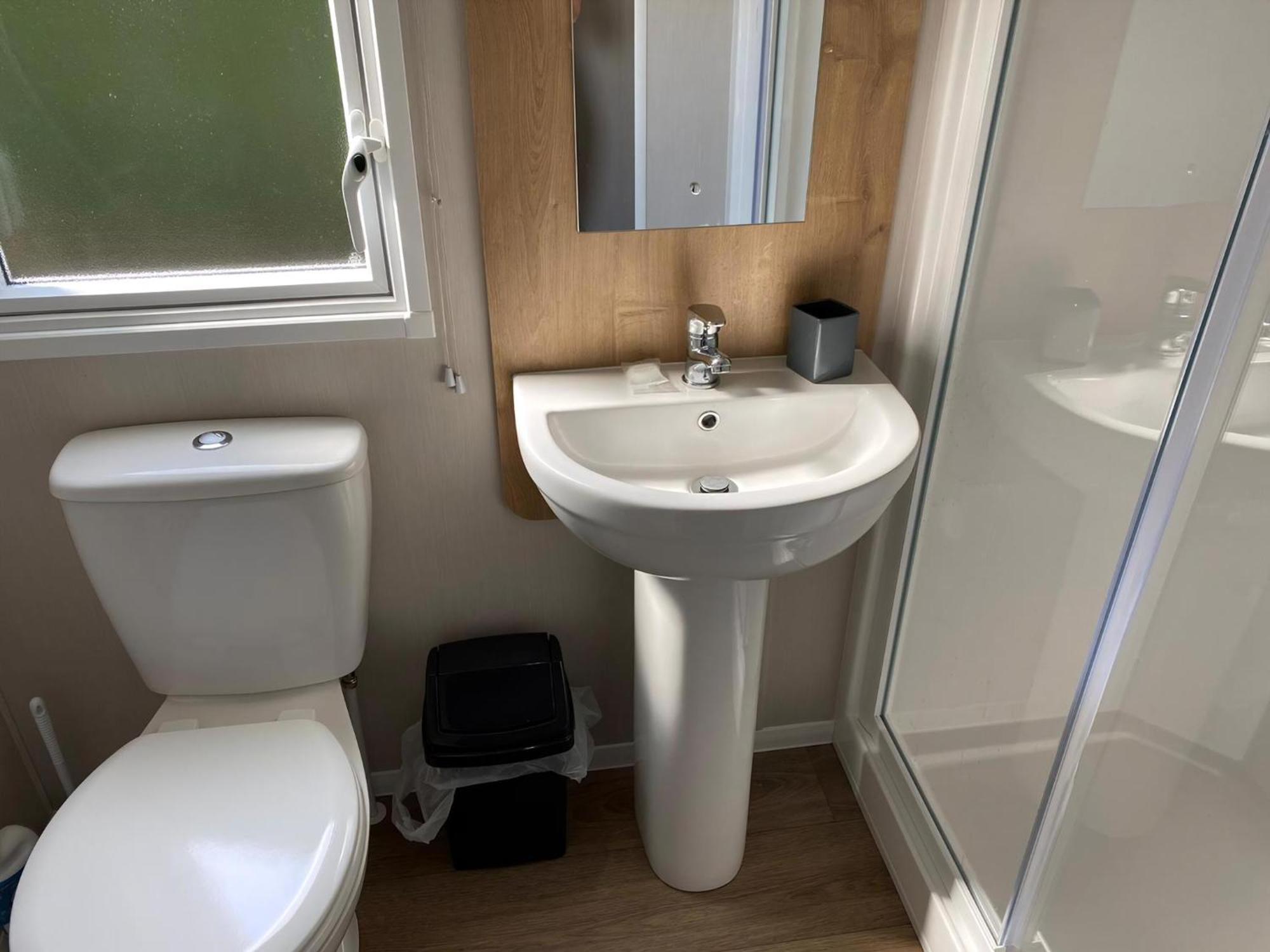 Brilliant 8 Berth Caravan At Southview In Ref 33005ml Campsite Skegness