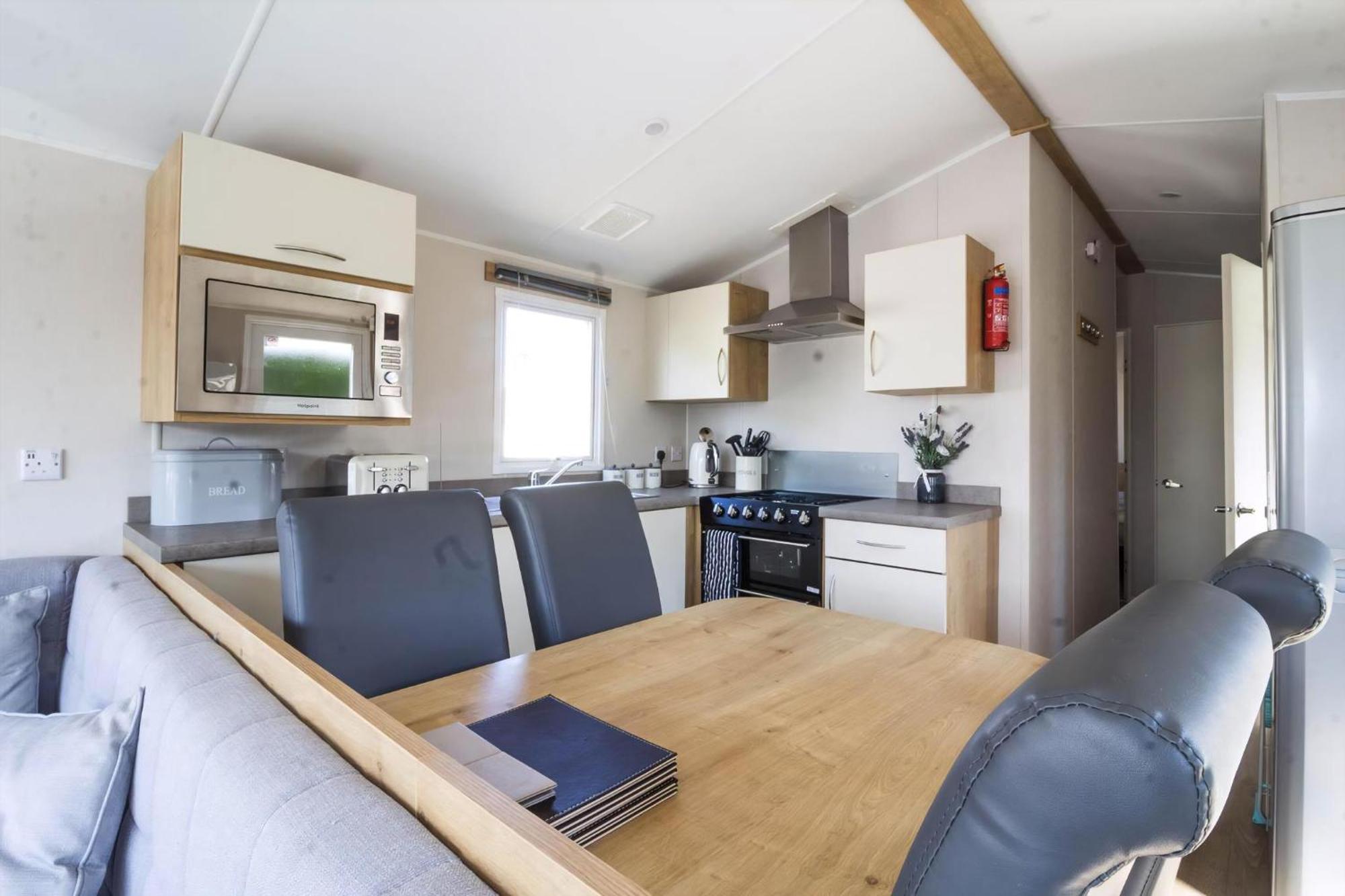 Brilliant 8 Berth Caravan At Southview In Ref 33005ml