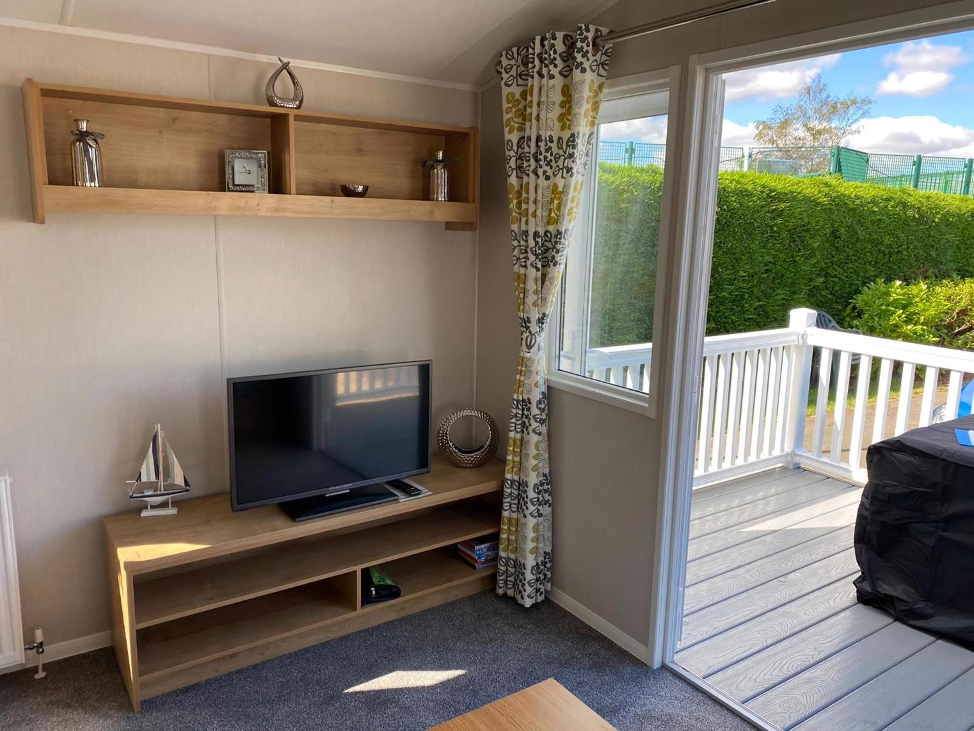 Brilliant 8 Berth Caravan At Southview In Ref 33005ml Campsite
